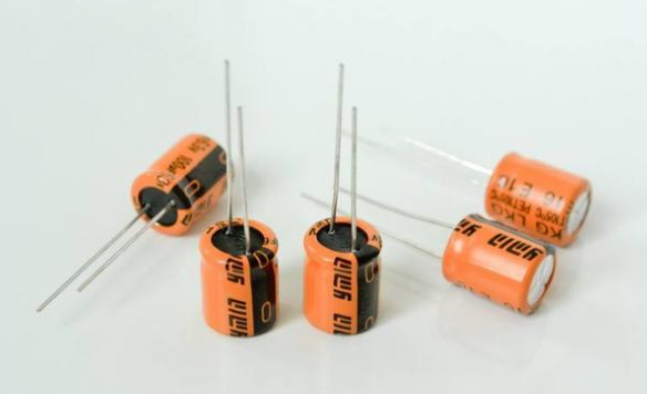 「NIPPON CHEMI-CON」電解電容極性接錯會爆炸，如何避免？